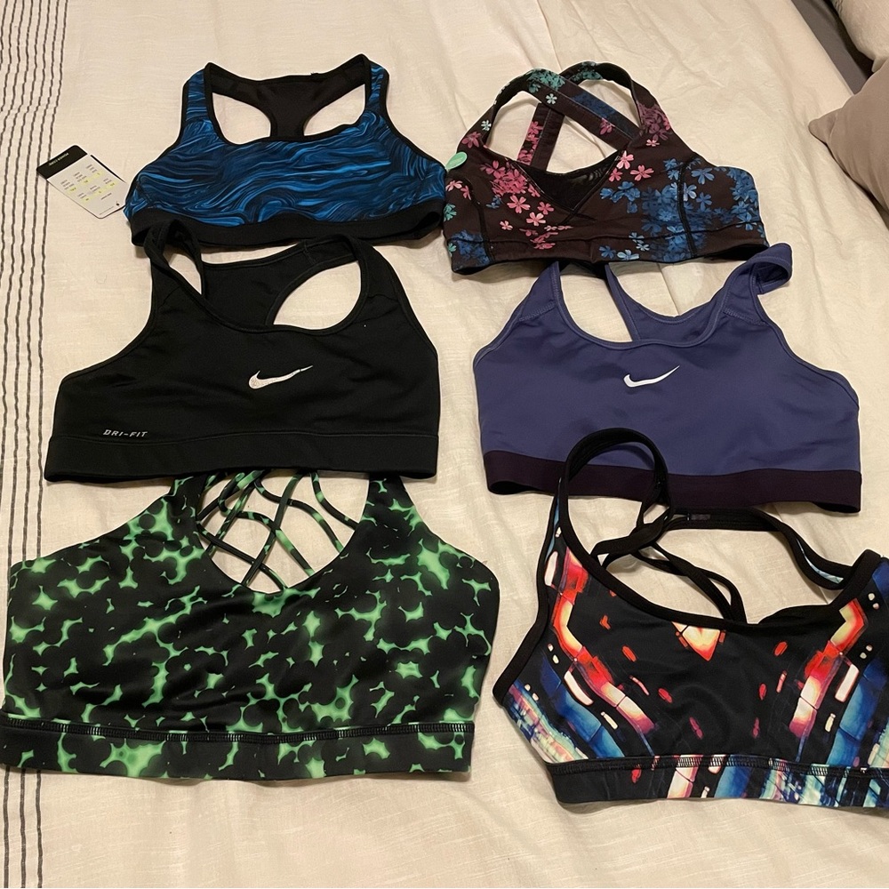 Sports bra lot size small